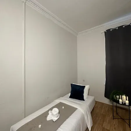 Urban Luxury בית הארחה